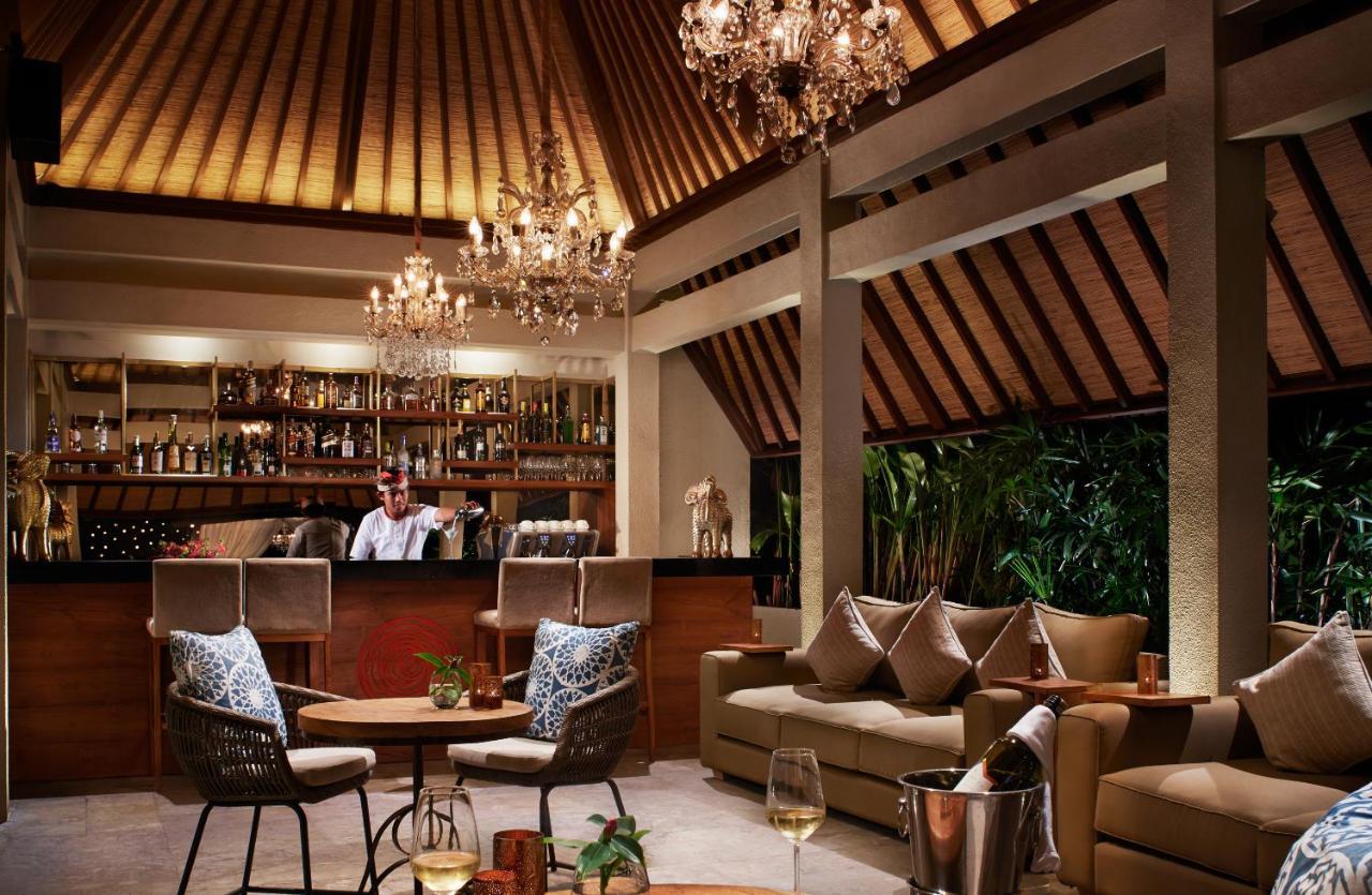 منتجع غويا البوتيكي أوبود المظهر الخارجي الصورة The bar at the Four Seasons Resort