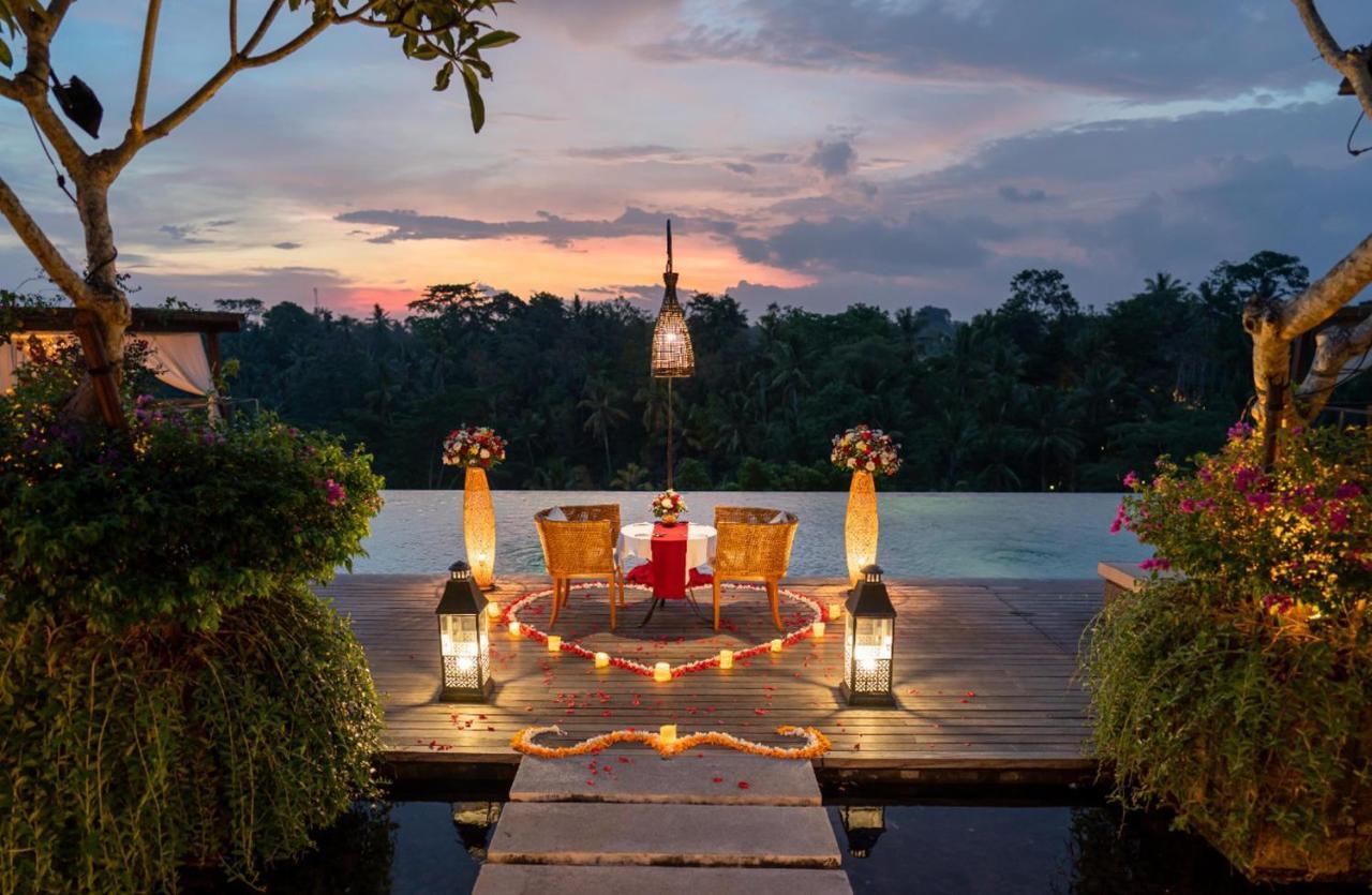 منتجع غويا البوتيكي أوبود المظهر الخارجي الصورة Romantic dinner at a resort in Bali, Indonesia