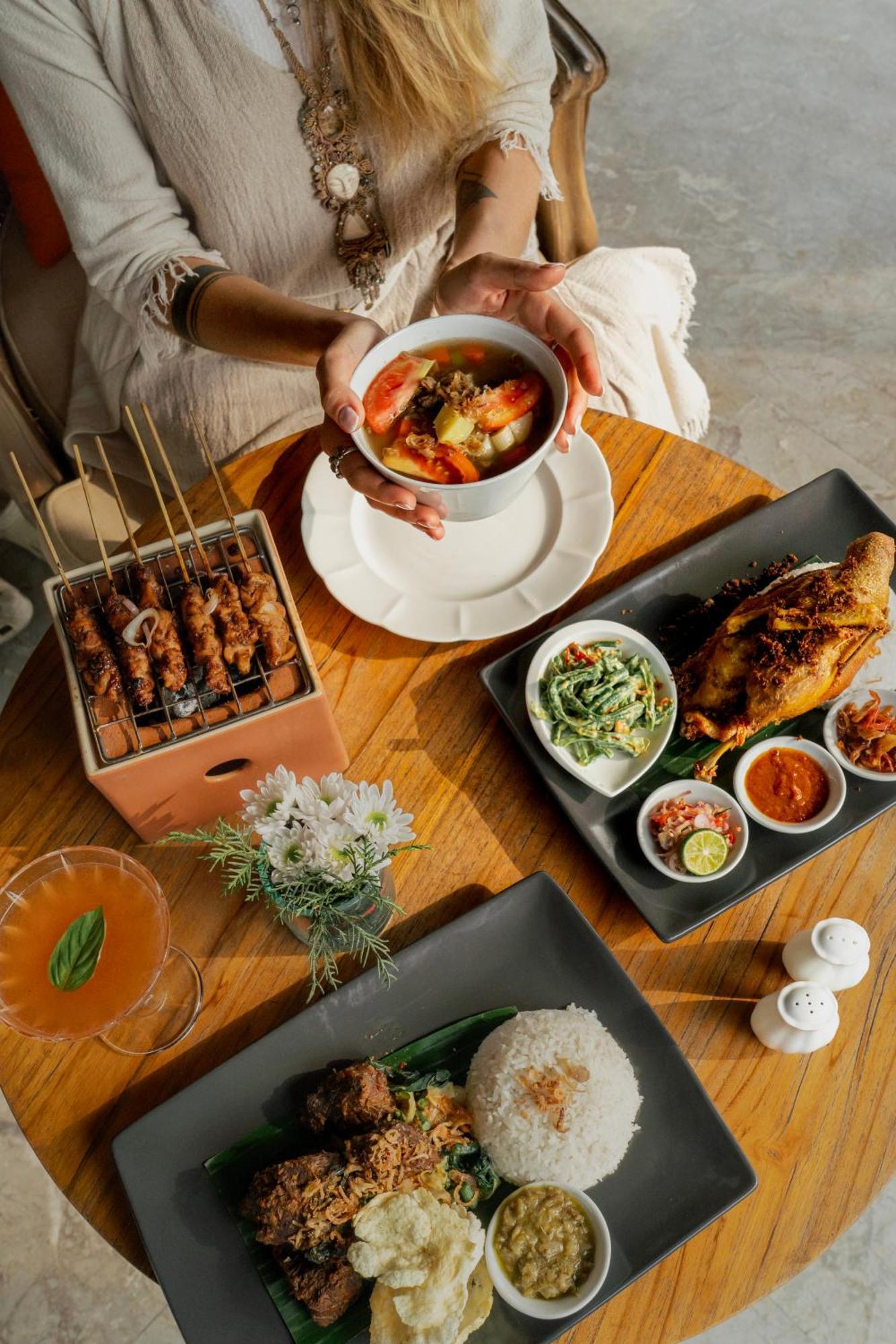 منتجع غويا البوتيكي أوبود المظهر الخارجي الصورة A selection of Indonesian cuisine