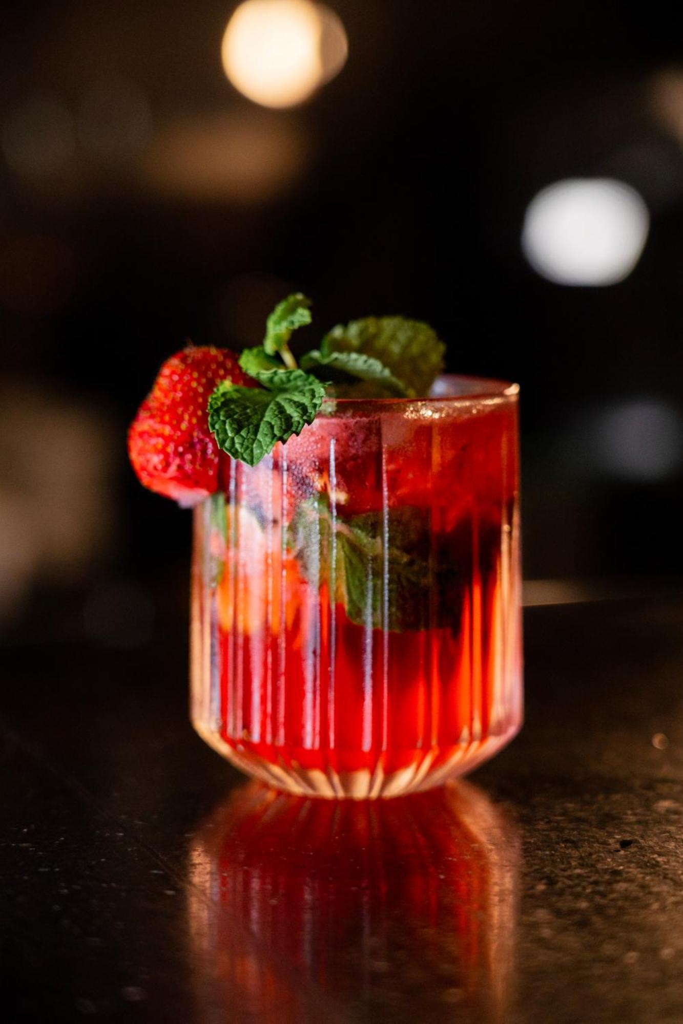 منتجع غويا البوتيكي أوبود المظهر الخارجي الصورة A strawberry bellini