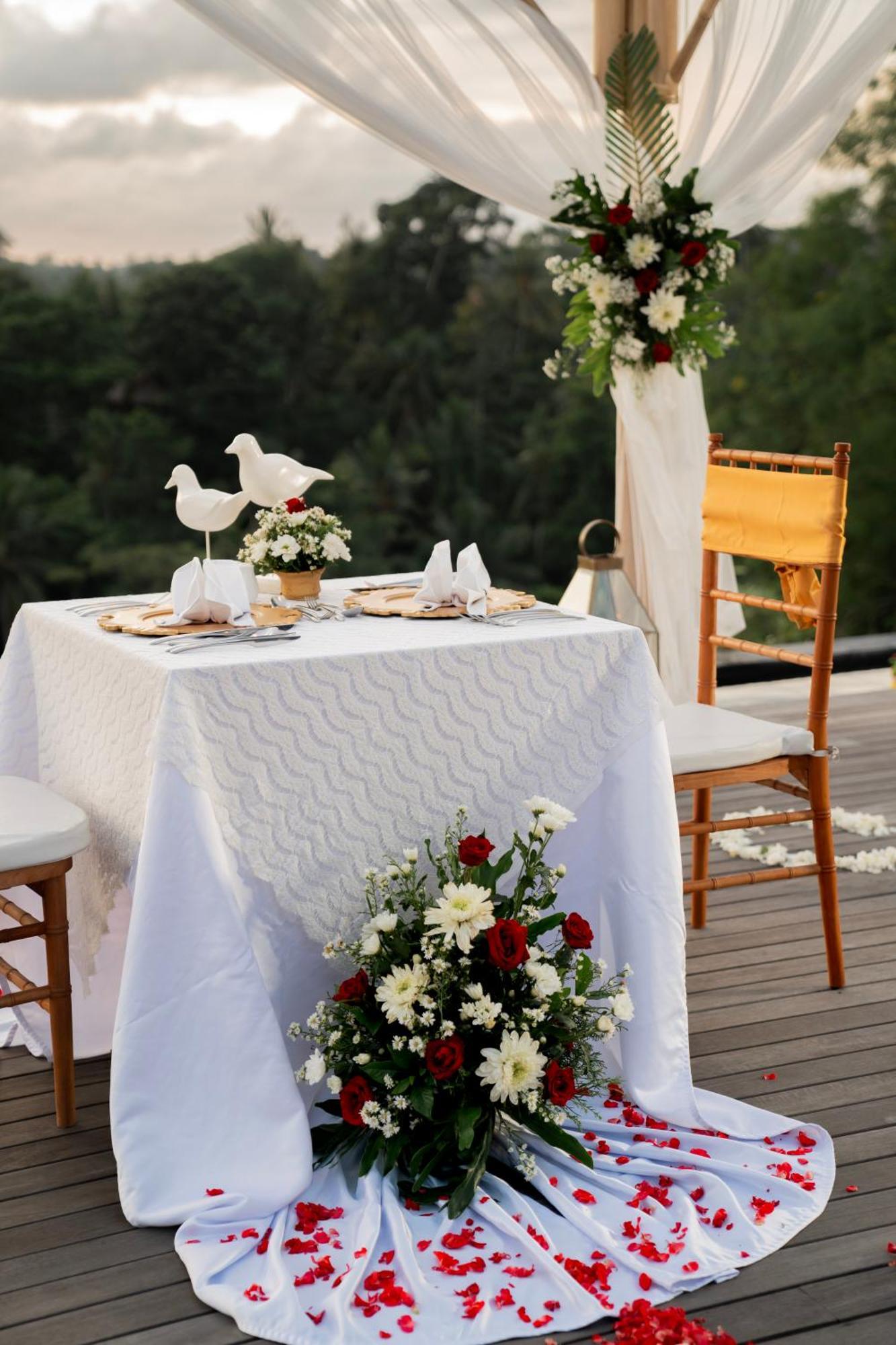 منتجع غويا البوتيكي أوبود المظهر الخارجي الصورة A table set for a wedding