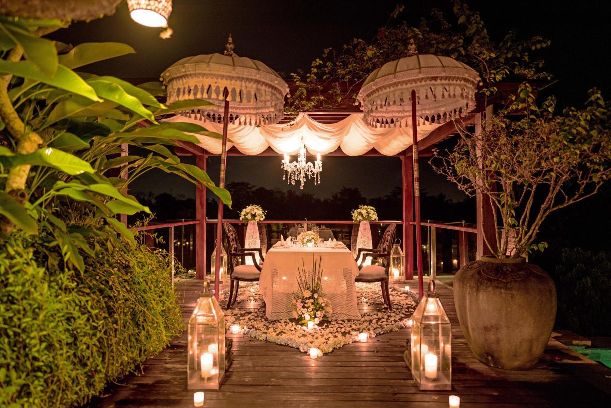 منتجع غويا البوتيكي أوبود المظهر الخارجي الصورة A romantic dinner at the Taj Mahal Palace, Mumbai