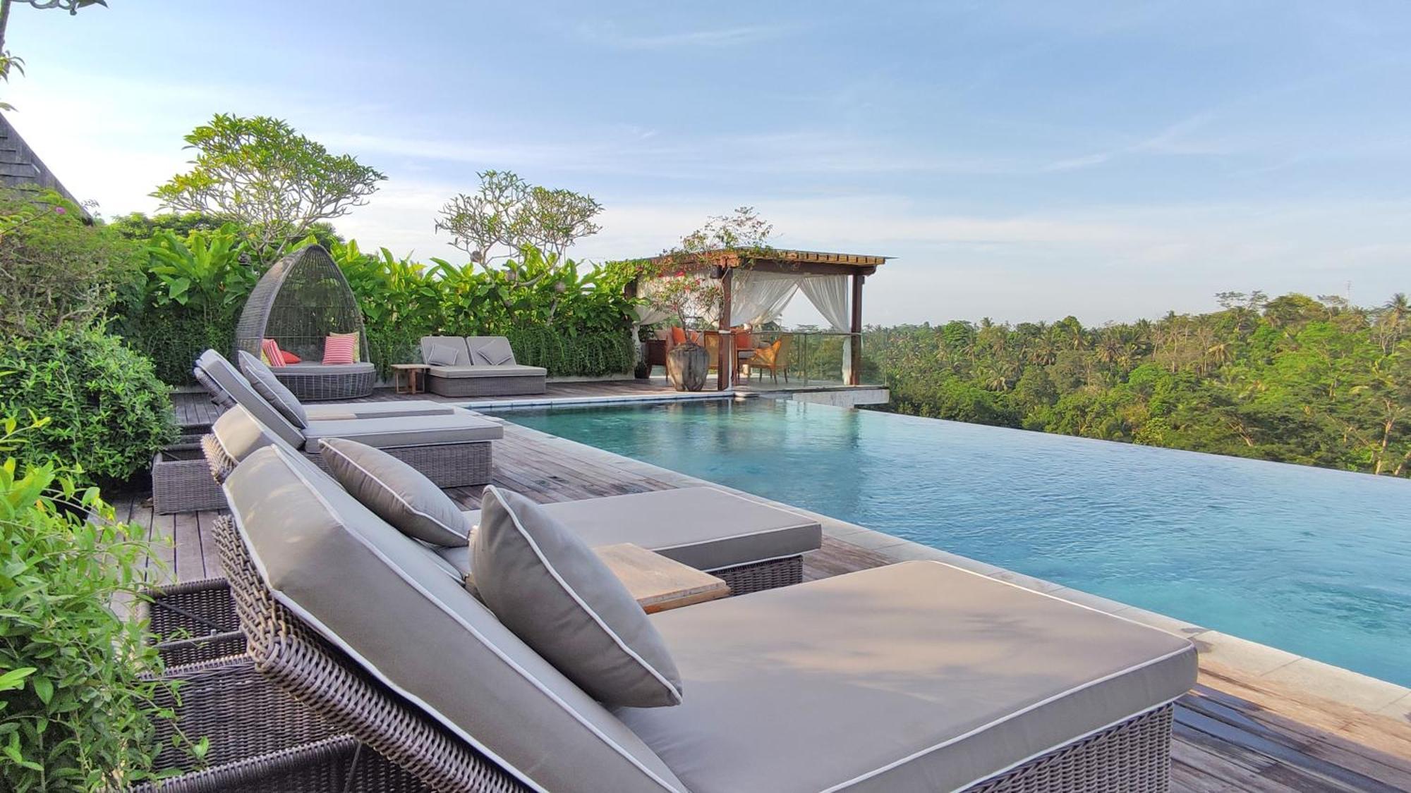 منتجع غويا البوتيكي أوبود المظهر الخارجي الصورة Infinity pool at a resort in Bali, Indonesia